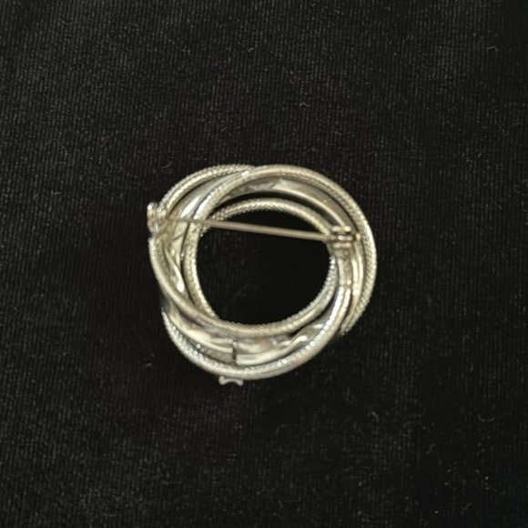 Round Silver Brooch with Simulated Pearl - Picture 2 of 4